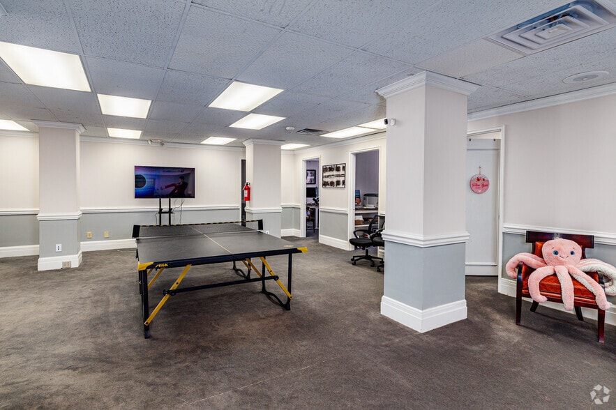More Photos Of 114 N Elm St, Greensboro Office For Lease