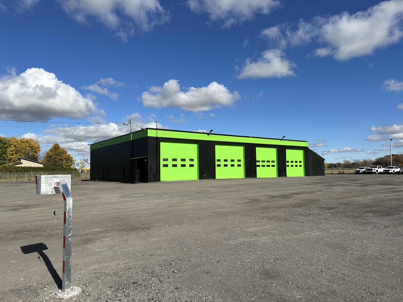 Primary Photo Of 368 Boul Croisetière N, Saint-jean-sur-richelieu Warehouse For Lease