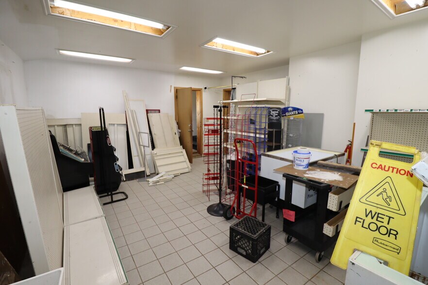 More Photos Of 22195 Highway 63, Grand View Storefront Retail Residential For Sale