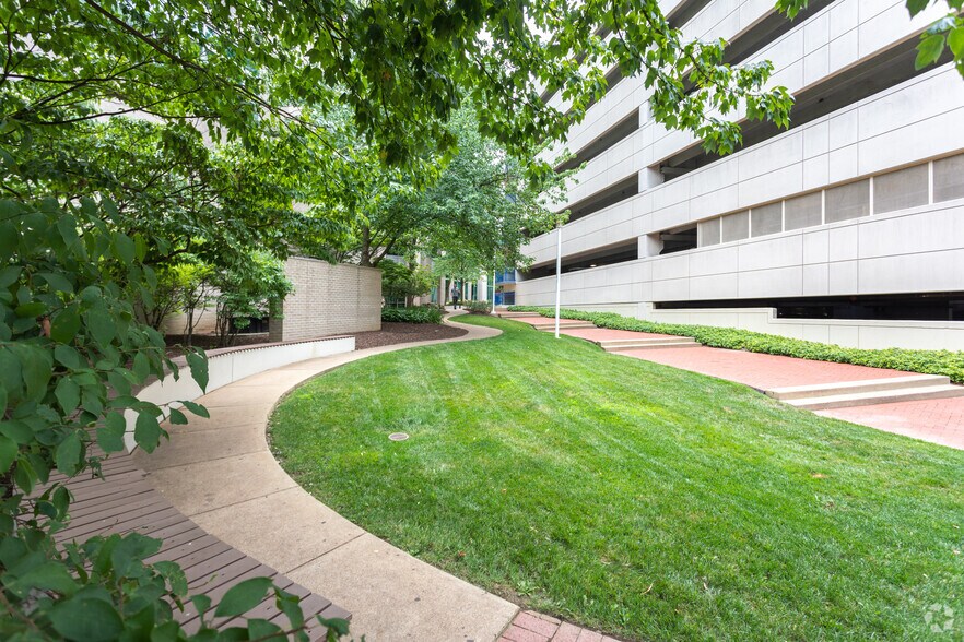 More Photos Of 2900 S Quincy St, Arlington Office For Sale