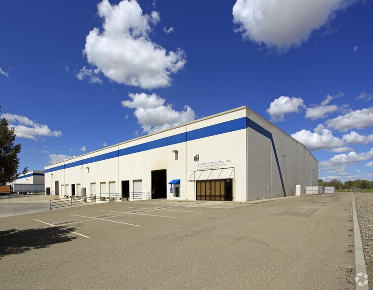 More Photos Of 4113 Gold River Ln, Stockton Warehouse For Lease