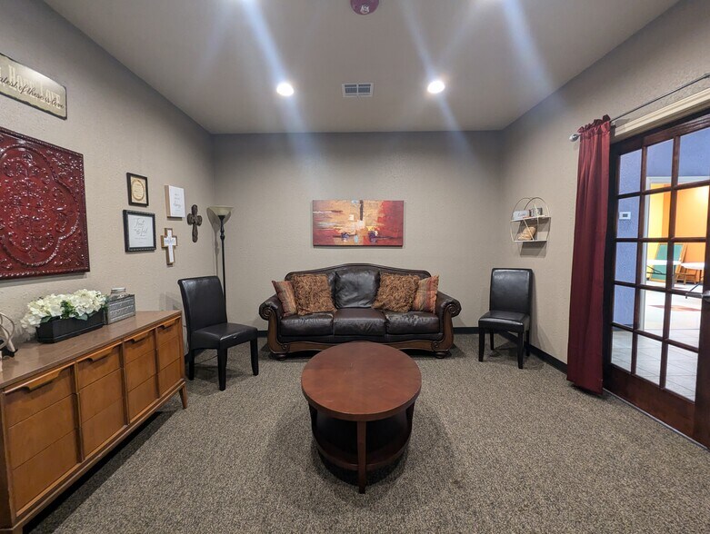 More Photos Of 5315 N Twin City Hwy, Nederland Warehouse For Sale