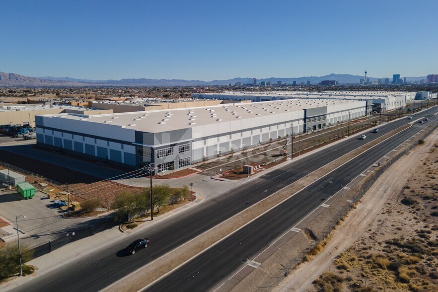 More Photos Of 2880 Simmons St, North Las Vegas Distribution For Sale