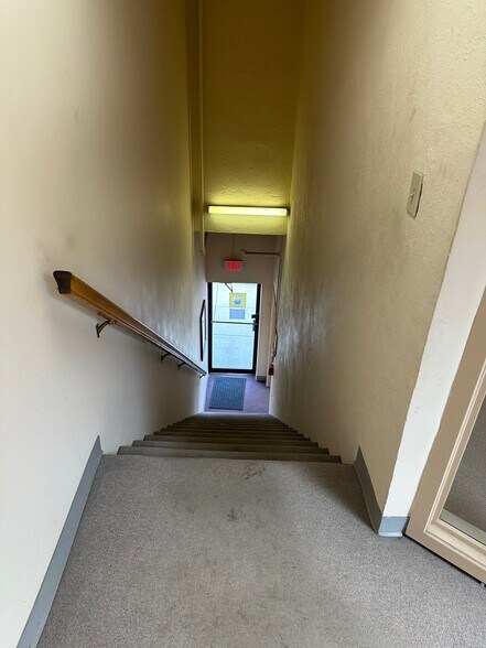 More Photos Of 124 Sheridan Ave, Albany Manufacturing For Sale