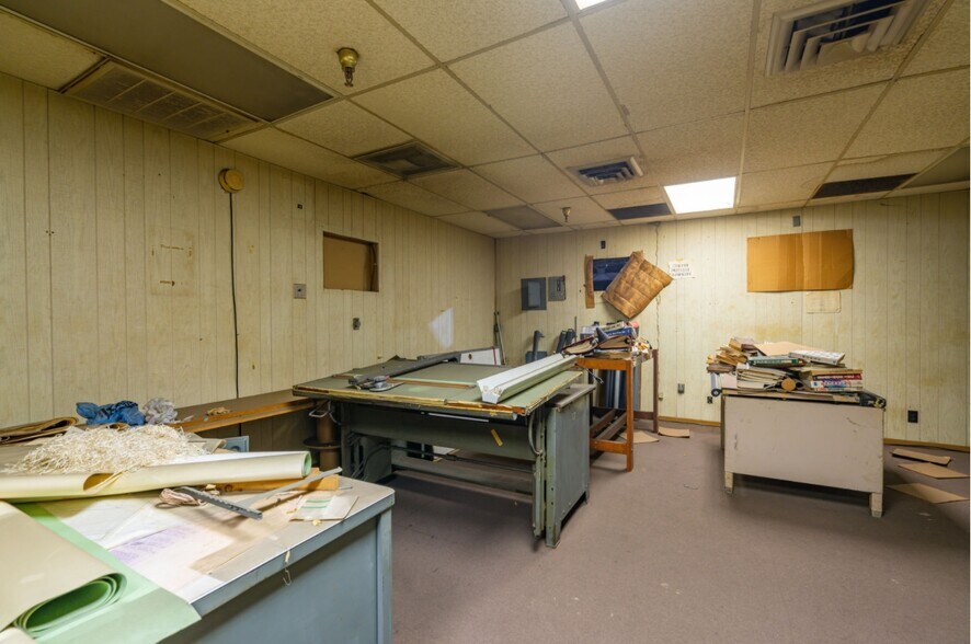 More Photos Of 621 Dana St NE, Warren Manufacturing For Lease