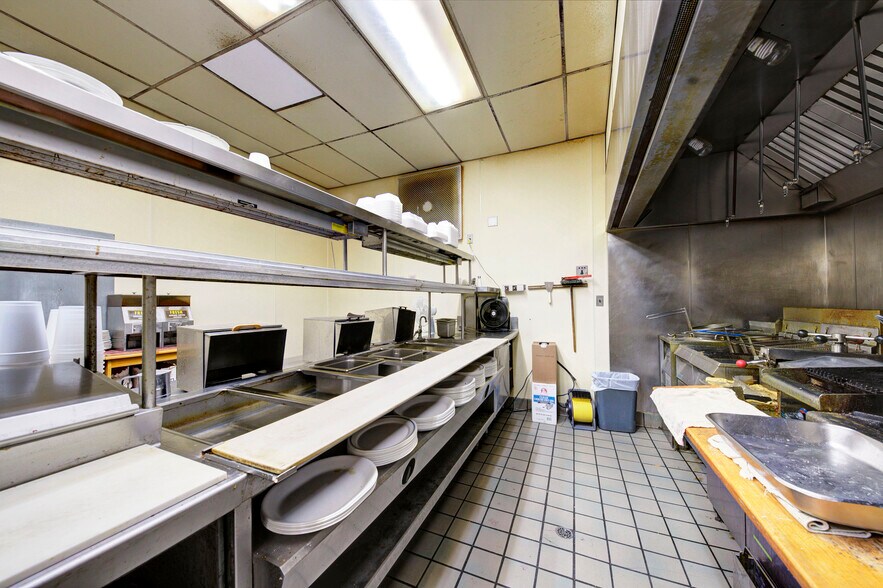 More Photos Of 1744 Biddle Ave, Wyandotte General Retail For Sale