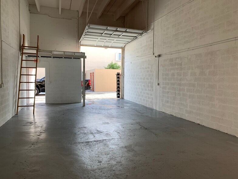 More Photos Of 2450 W 82nd St, Hialeah Coworking Space