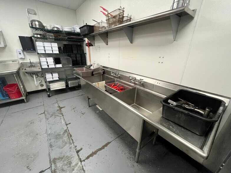 More Photos Of 210 Ed Schmidt Blvd, Hutto Storefront For Lease