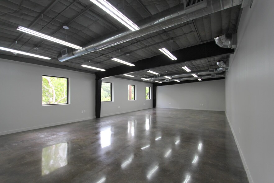 More Photos Of 535 W 20th St, Houston Office For Lease