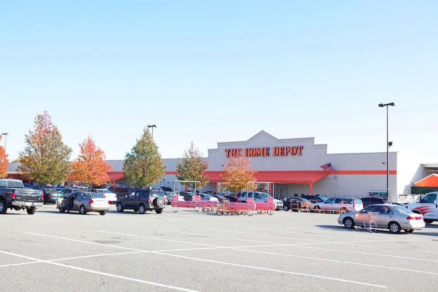 More Photos Of 132-172 Fulton Ave, Hempstead Unknown For Lease