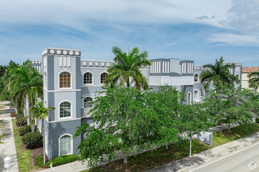 Primary Photo Of 625 Tamiami Trl N, Naples Medical For Lease