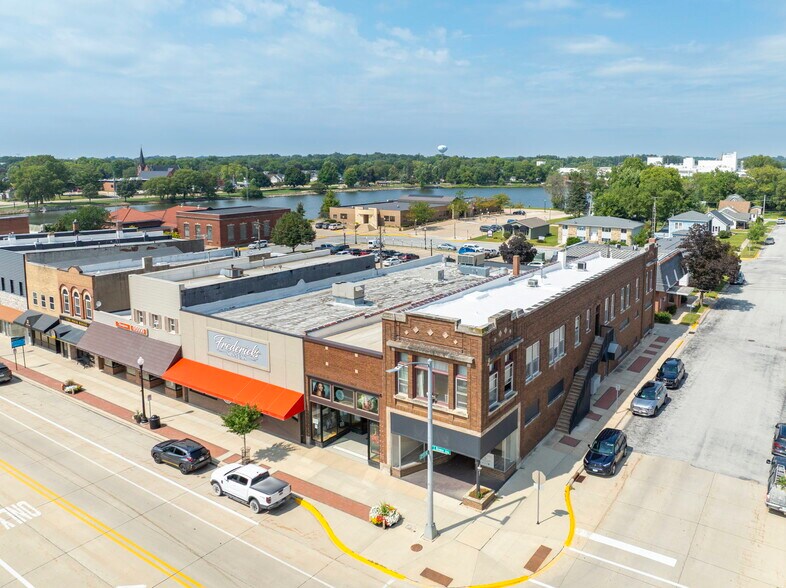 More Photos Of 121 E Bremer Ave, Waverly General Retail For Sale