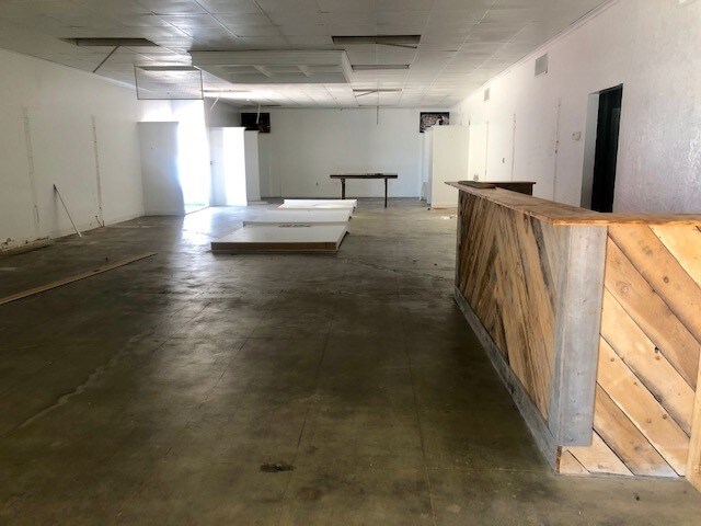 More Photos Of 15 N 10th St, Duncan Storefront For Lease