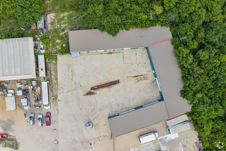 More Photos Of 308 Thomas Pl, Everman Warehouse For Sale