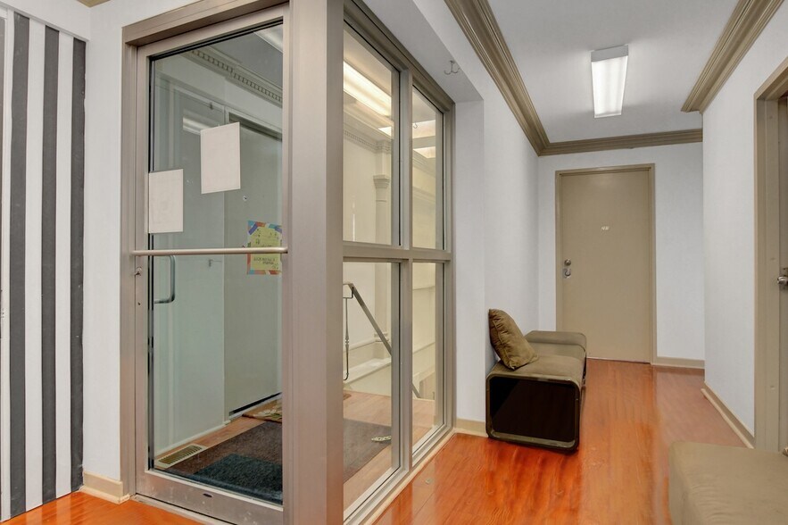 More Photos Of 255 Montreal Rd, Ottawa Storefront Retail Office For Lease