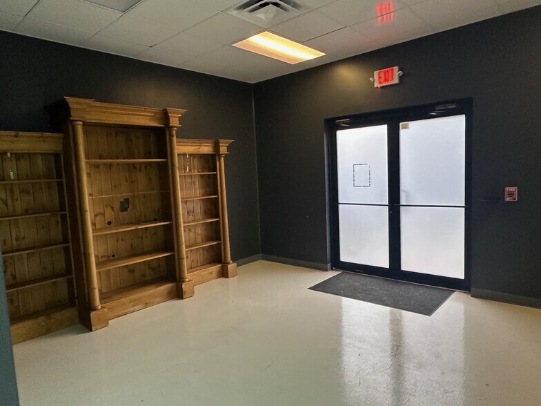 More Photos Of 2765 Kenmore Ave, Tonawanda Industrial For Lease