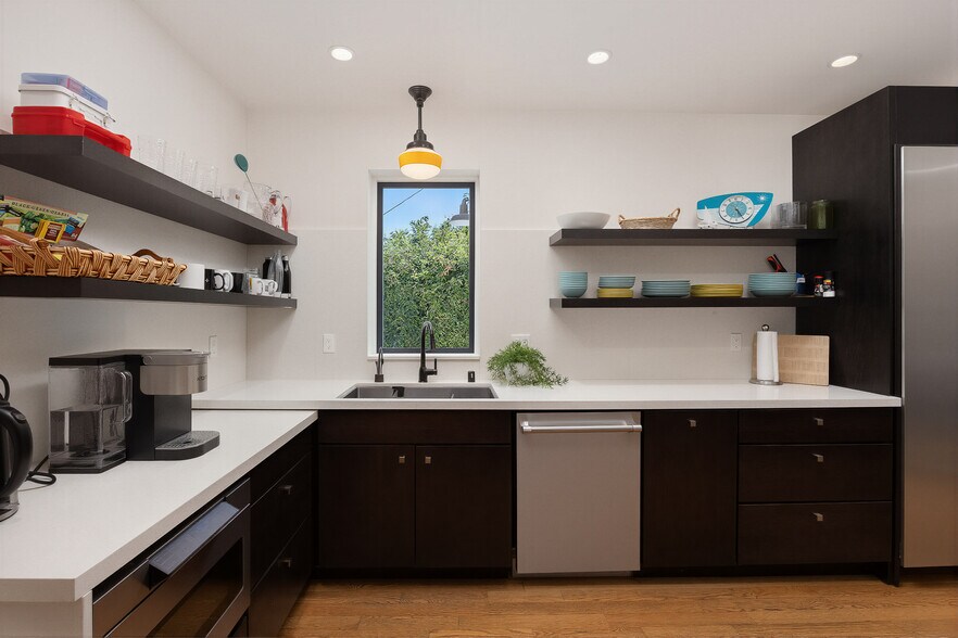 More Photos Of 1913-1915 Hyperion Ave, Los Angeles Loft Creative Space For Sale