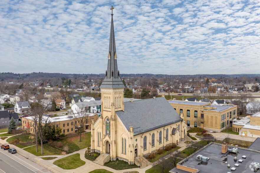 Primary Photo Of 745 Bridge St, Grand Rapids Religious Facility For Sale