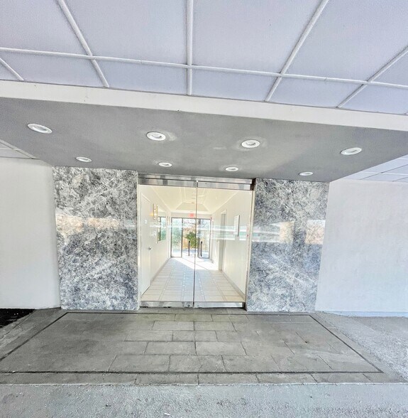 More Photos Of 81 Holly Hill Ln, Greenwich Office For Lease