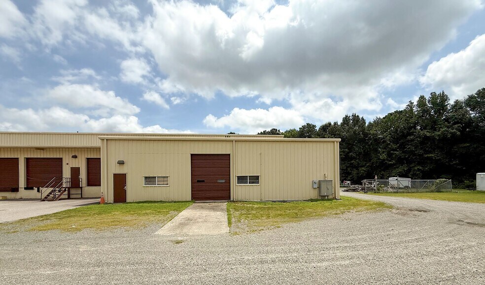 More Photos Of 8433 Erle Rd, Mechanicsville Warehouse For Sale
