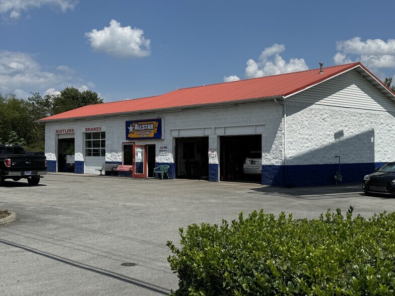 Primary Photo Of 1403 Parkway, Sevierville Auto Repair For Lease