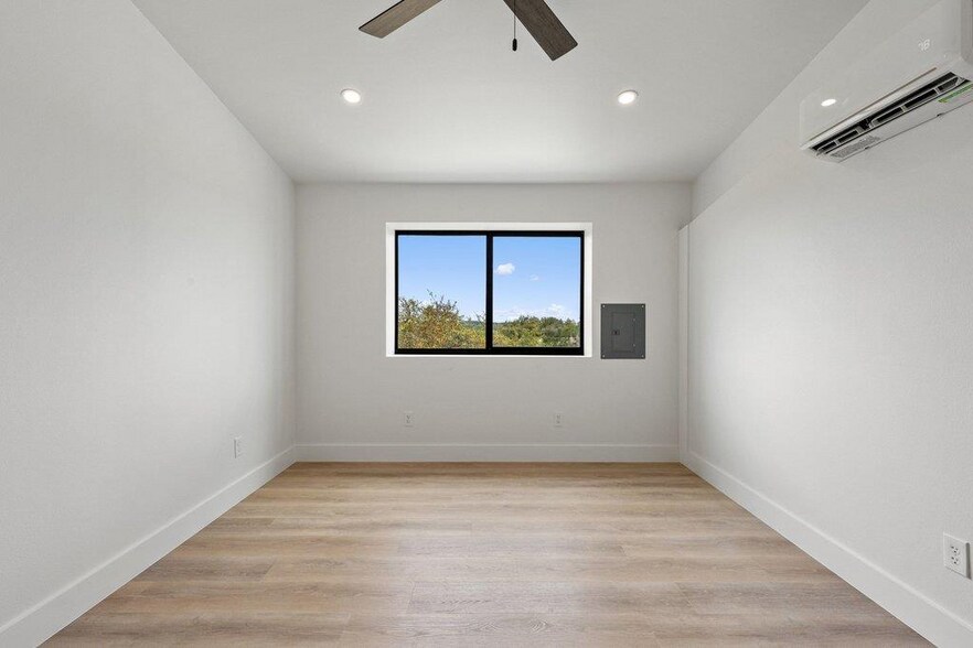 More Photos Of 451 Farrell Rd, Dripping Springs Light Distribution For Sale