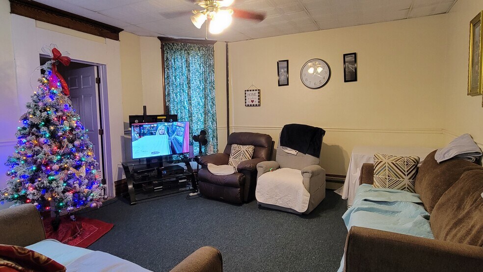 More Photos Of 522 Main St, Rockwood Specialty For Sale