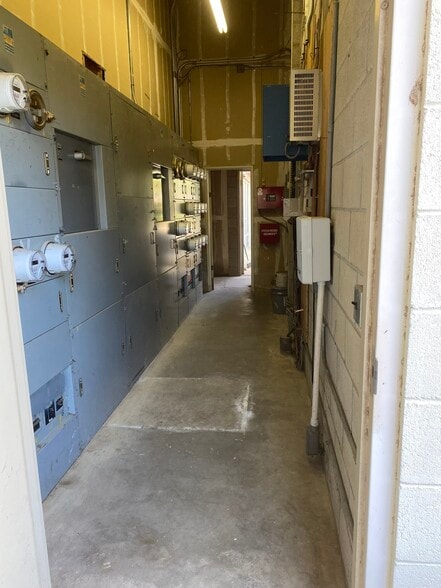 More Photos Of 2889 Bunsen Ave, Ventura Warehouse For Lease