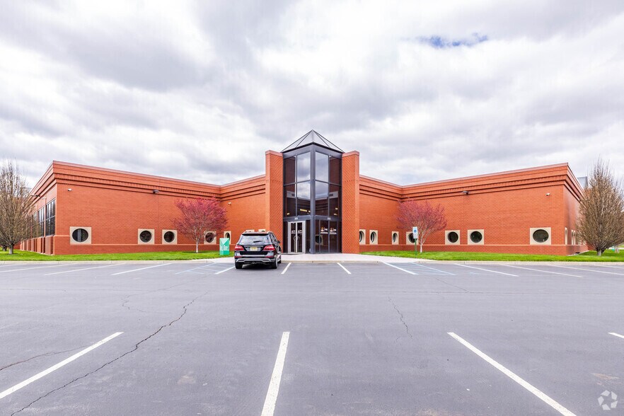 More Photos Of 200-298 Fernwood Ave, Edison Office For Lease