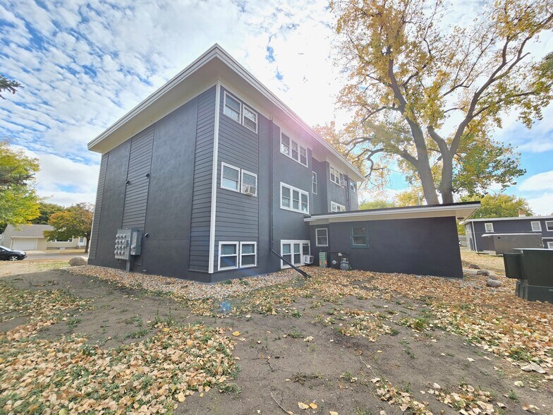 More Photos Of 1351 Iowa Ave SE, Huron Apartments For Sale