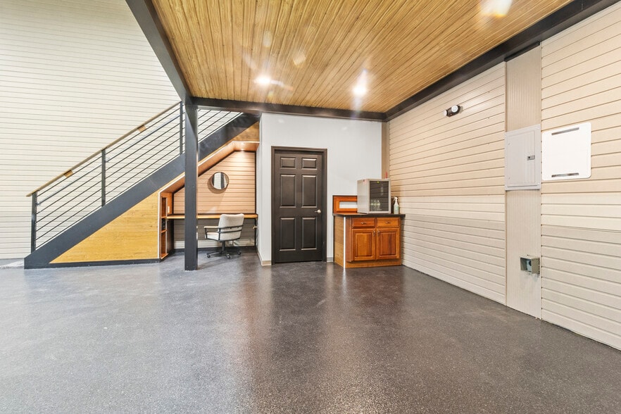 More Photos Of 144 McCrary Rd, Mooresville Flex For Sale