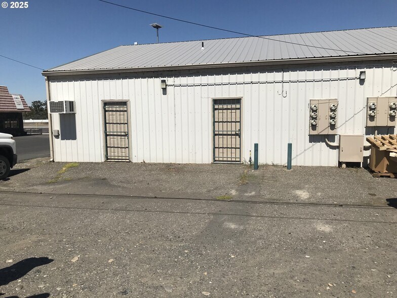 More Photos Of 1300 6th St, Umatilla Storefront Retail Office For Sale