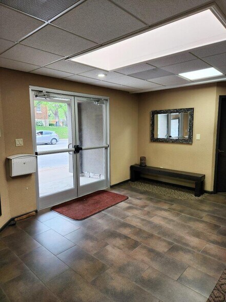 More Photos Of 1711 Westport Rd, Kansas City Office For Sale
