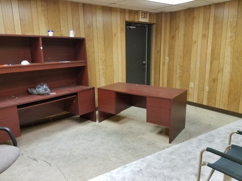 More Photos Of 2351 Hubbard Rd, Macon-Bibb Warehouse For Lease