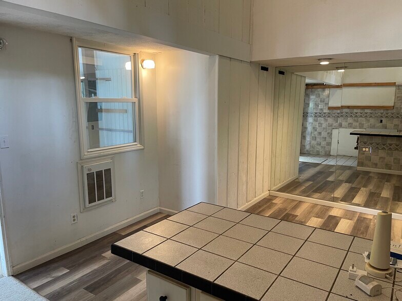 More Photos Of 414 Highway 42, Osage Beach Flex For Lease