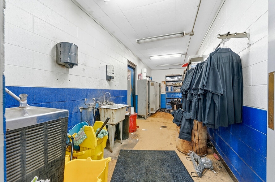More Photos Of 1229 Country Club Rd, Fairmont Auto Dealership For Sale