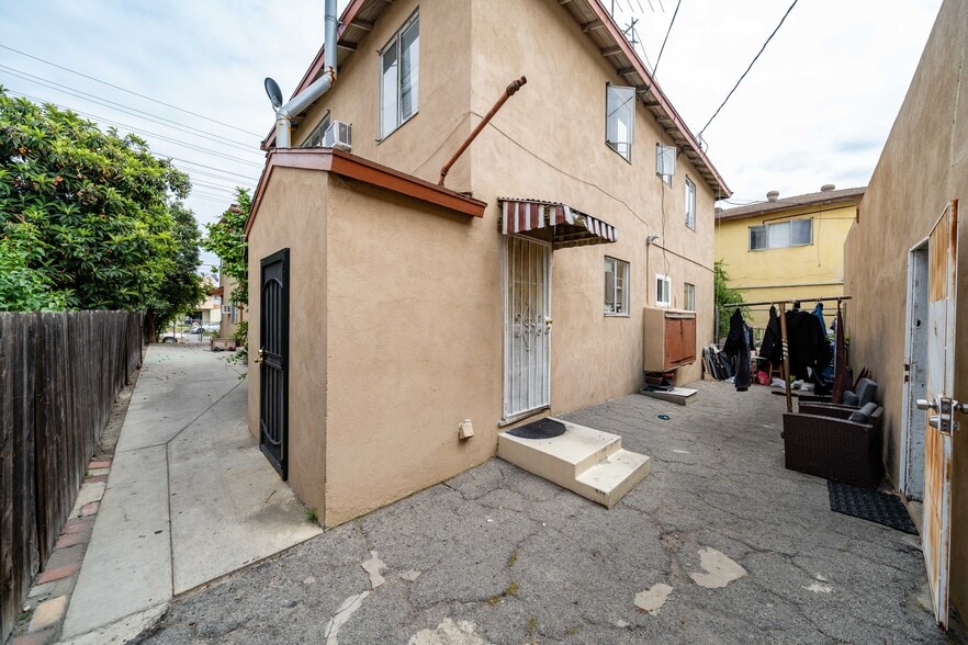 More Photos Of 7047 Fulton Ave, North Hollywood Apartments For Sale