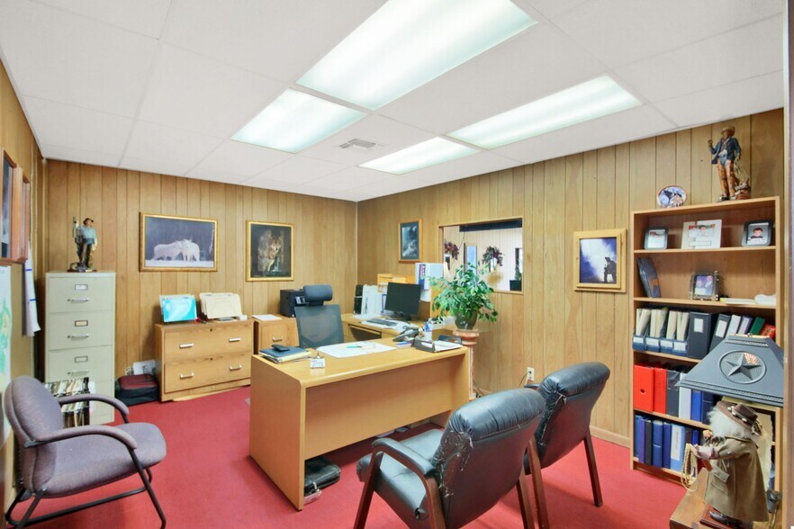 More Photos Of 202 N Main St, Taylor Loft Creative Space For Sale