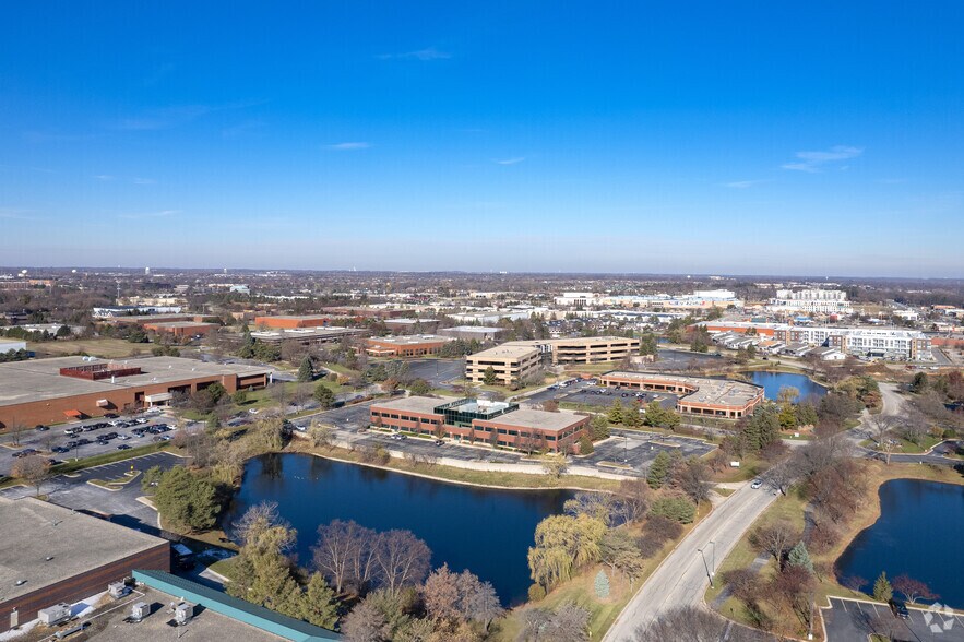 More Photos Of 400 N Lakeview Pky, Vernon Hills Office For Sale