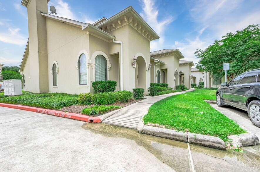 More Photos Of 12830 Willow Centre Dr, Houston Medical For Sale