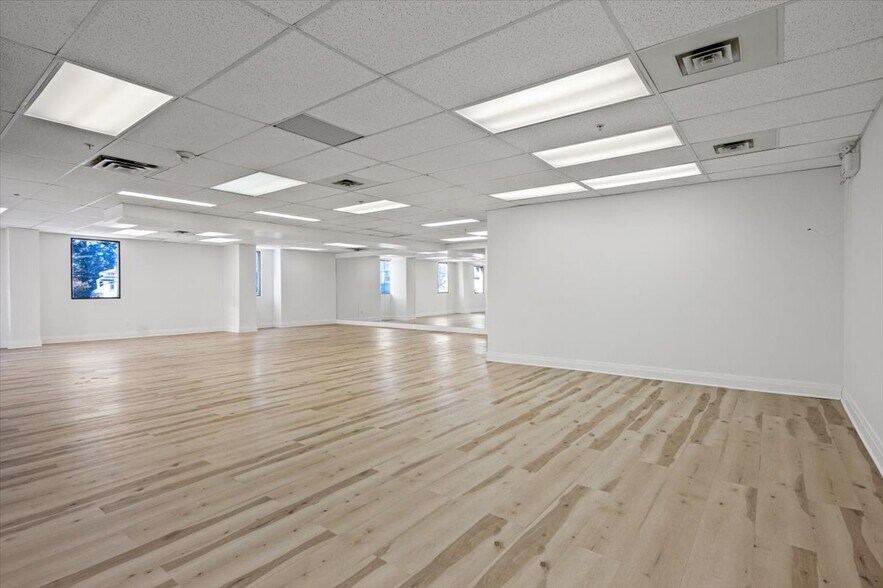 More Photos Of 2 Brock St W, Uxbridge Storefront Retail Office For Lease