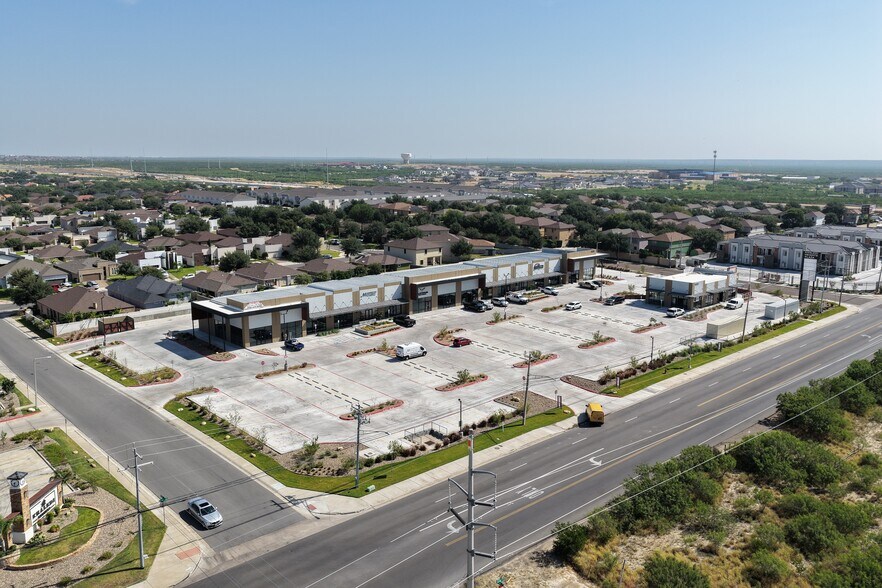 More Photos Of 4002 Del Mar Blvd, Laredo Storefront For Lease