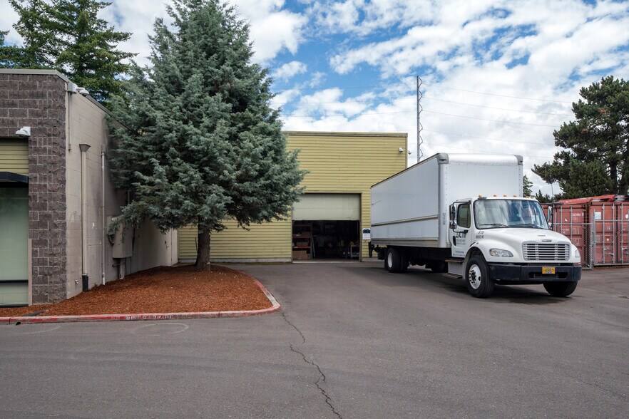 More Photos Of 2450 NW Eleven Mile Ave, Gresham Distribution For Sale