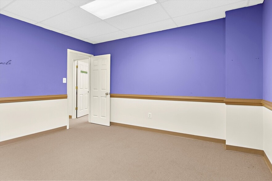More Photos Of 601 7th St, Laurel Office For Sale
