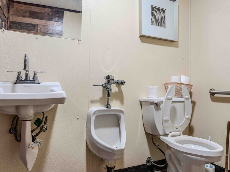 More Photos Of 210 E Galena Ave, Aurora Restaurant For Sale