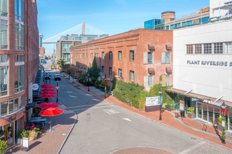 More Photos Of 313 W River St, Savannah Freestanding For Lease