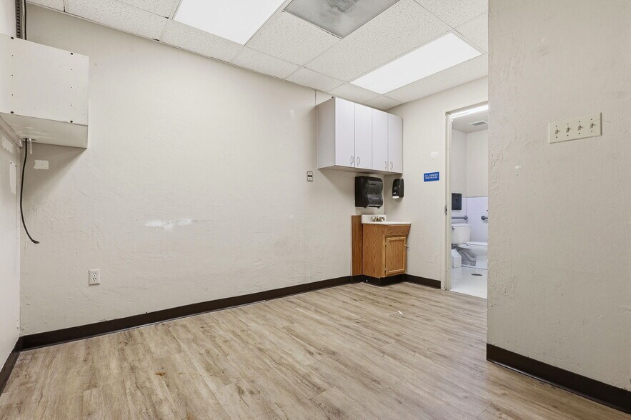 More Photos Of 699 Portola Dr, San Francisco General Retail For Lease