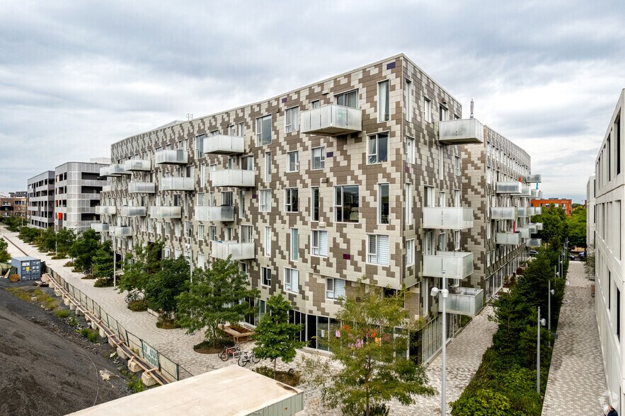 More Photos Of 2600 Rue William Tremblay, Montréal Unknown For Lease