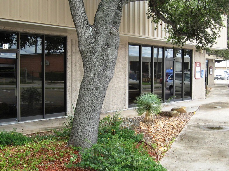 More Photos Of 4410 Dillon Ln, Corpus Christi Flex For Lease