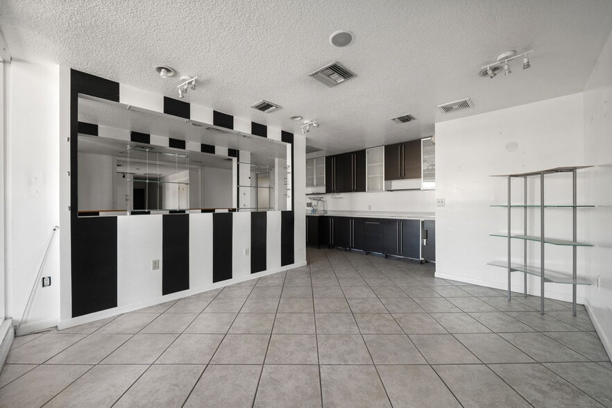 More Photos Of 430 S Dixie Hwy, Miami Office For Lease
